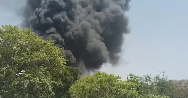 ২৪২ যাত্রী নিয়ে ভারতের আহমেদাবাদে বিমান বিধ্বস্ত
